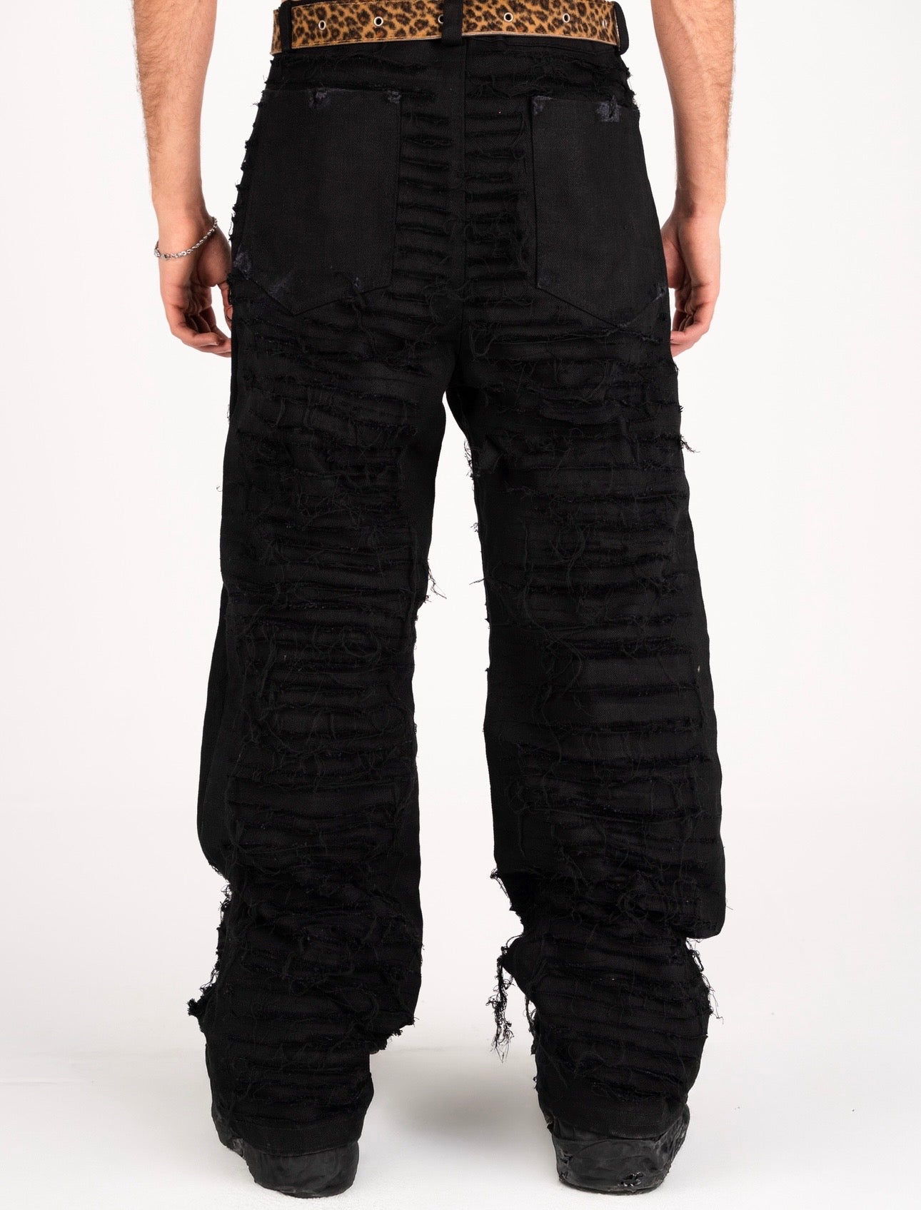 Cracks pants